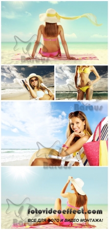 The girl on a solar beach /     - Photo stock