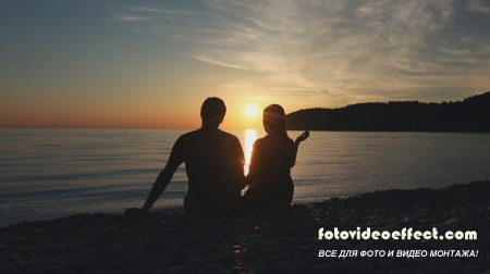 Romantic couple at sunset - Footage (Shutterstock)